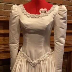 EUC sz 8 Jean Phoenix ivory satin wedding gown